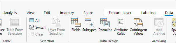Die Schaltflächen "Felder", "Subtypes" und "Domänen" auf der Registerkarte "Daten" Die Schaltflächen "Felder", "Subtypes" und "Domänen" auf der Registerkarte "Daten"