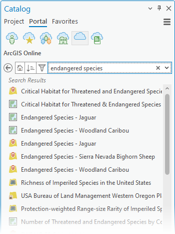 Panel Catálogo que muestra los resultados de la búsqueda desde ArcGIS Online