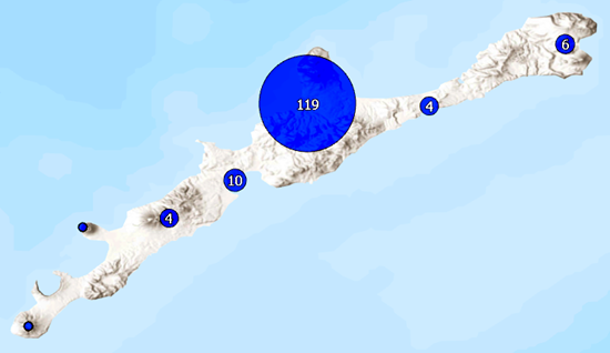 Ejemplo de un clúster grande, unos pocos clústeres pequeños y dos entidades sin clustering en un mapa