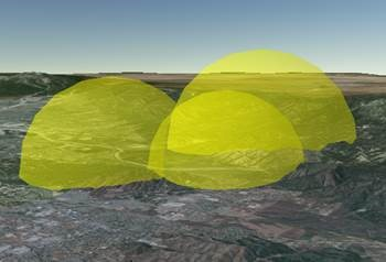 Tres cúpulas amarillas transparentes de las cuales solo se ven las caras delanteras