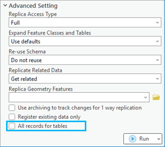 Desactivado: en las tablas sin filtros aplicados, solo se copiará el esquema en la geodatabase secundaria para las tablas. Se respetarán las tablas con filtros aplicados. Esta es la opción predeterminada.